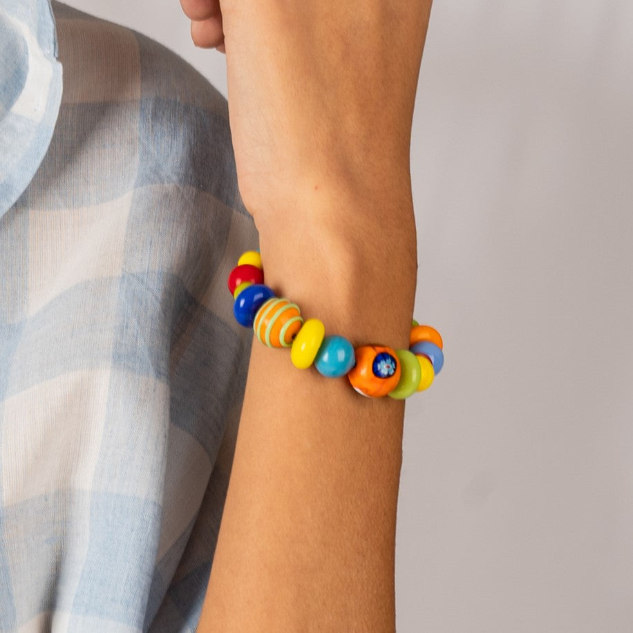 Model wearing MURRINAMURANO Venezia Bracelet from the CARIOCA Collection, handcrafted in Original Murano glass, 18KT Gold Finish or Rhodium finish, over Brass. Made in Italy – murrinamurano.us