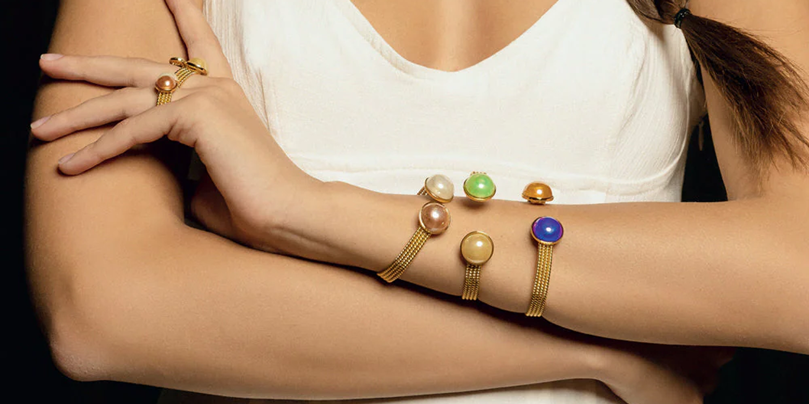 Bracelet and earrings form the Drop collection