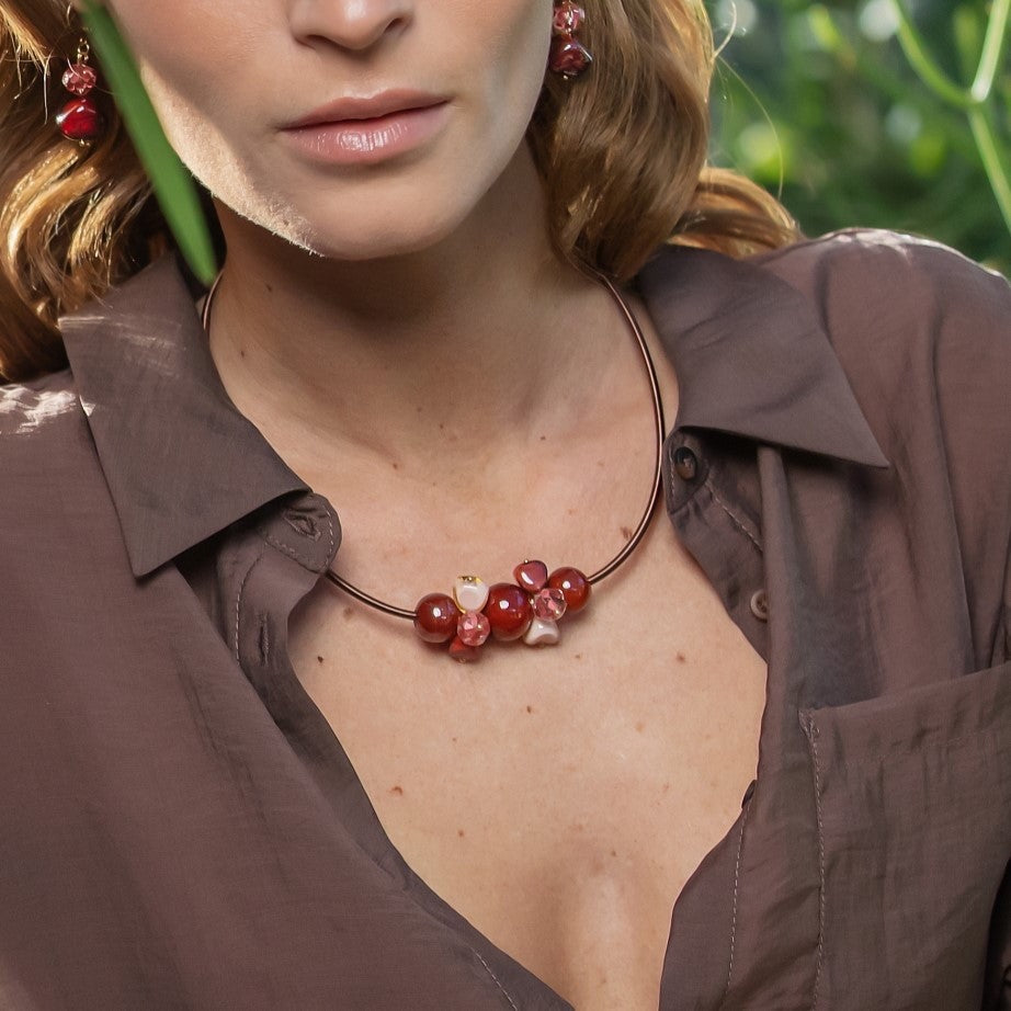 Model wearing MURRINAMURANO Venezia necklace and earrings from the Soraya Collection, handcrafted in Original Murano glass, Available in  18KT Gold Finish over brass or Rhodium finish over Brass. Made in Italy – murrinamurano.us