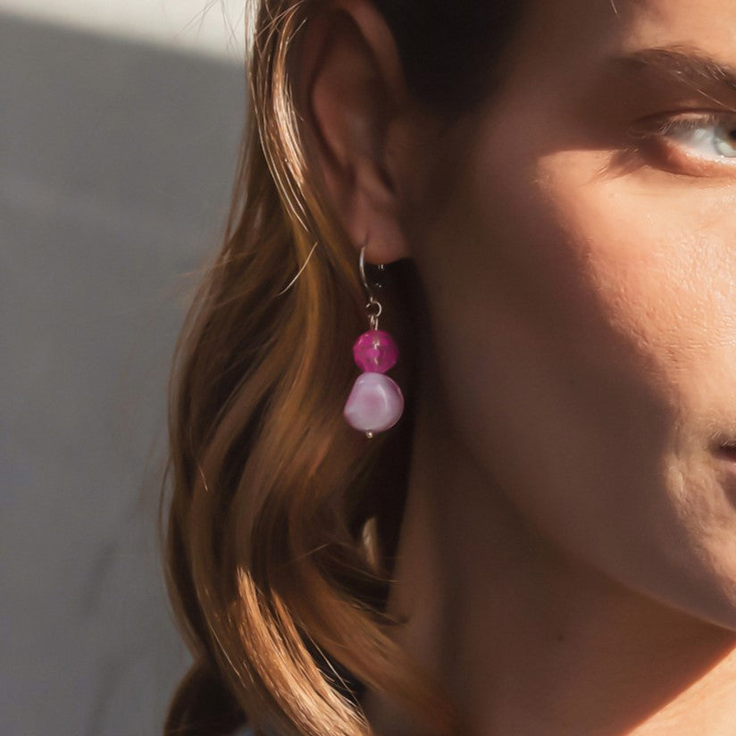 Model wearing MURRINAMURANO Venezia earrings from the Soraya Collection, handcrafted in Original Murano glass, available in 18KT Gold Finish over Brass or Rhodium finish over Brass. Made in Italy – murrinamurano.us