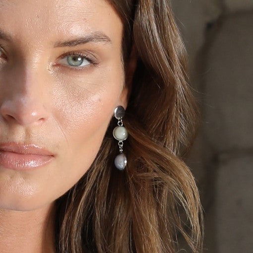 Model wearing MURRINAMURANO Venezia earrings from the Audrey Collection, handcrafted in Original Murano glass, Rhodium finish over Brass. Made in Italy – murrinamurano.us