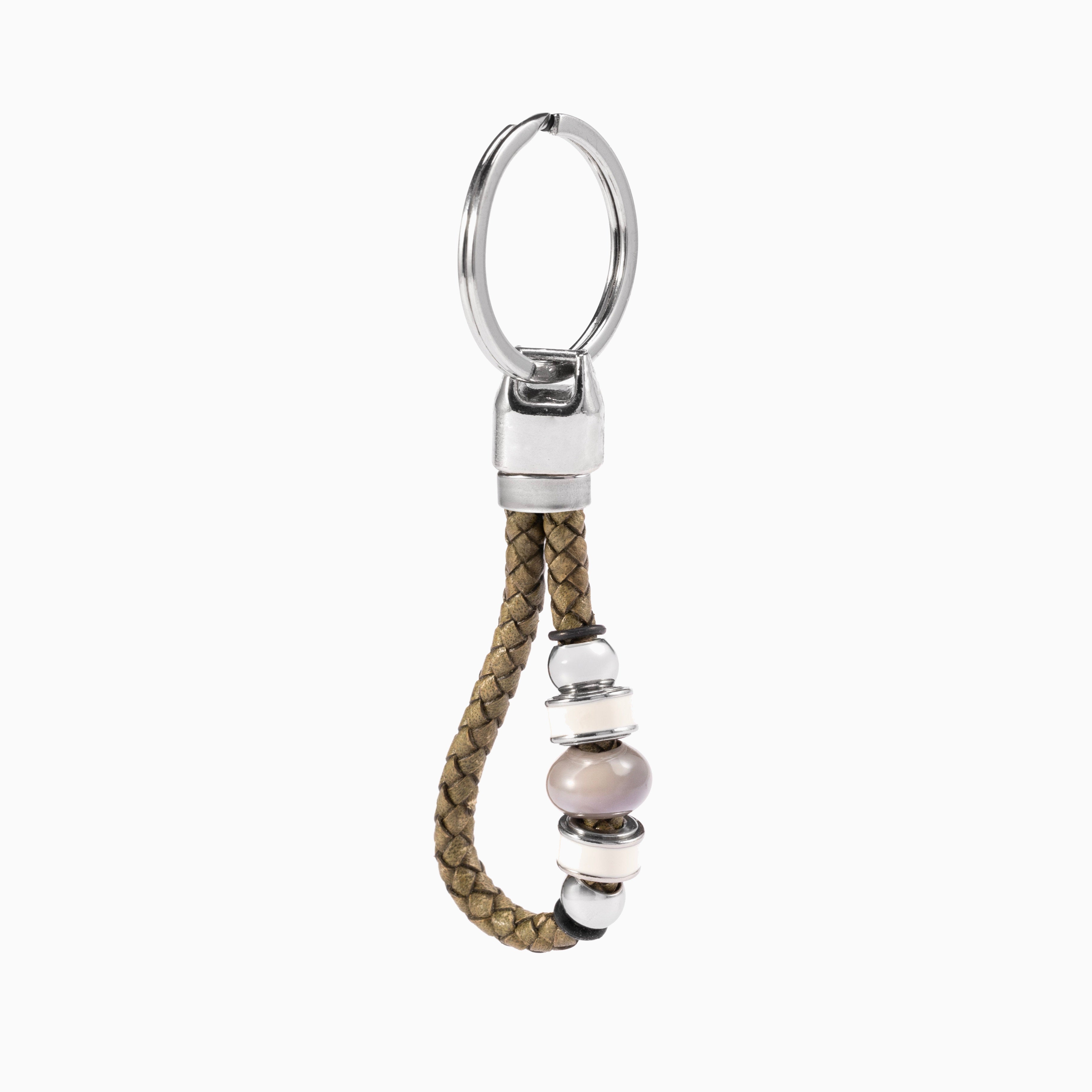 Flare Collection men’s keychain with Murano Glass, braided leather, rhodium finish over stainless steel, brass and silicone details, 10 cm length.