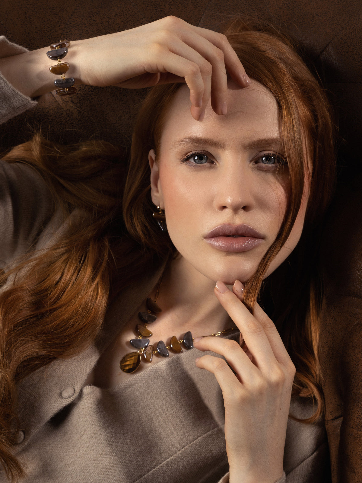 MurrinaMurano.us model wearing a Core Link Bracelet in brown and gray Murano Glass with 18KT gold-finished details. Handcrafted in Italy.