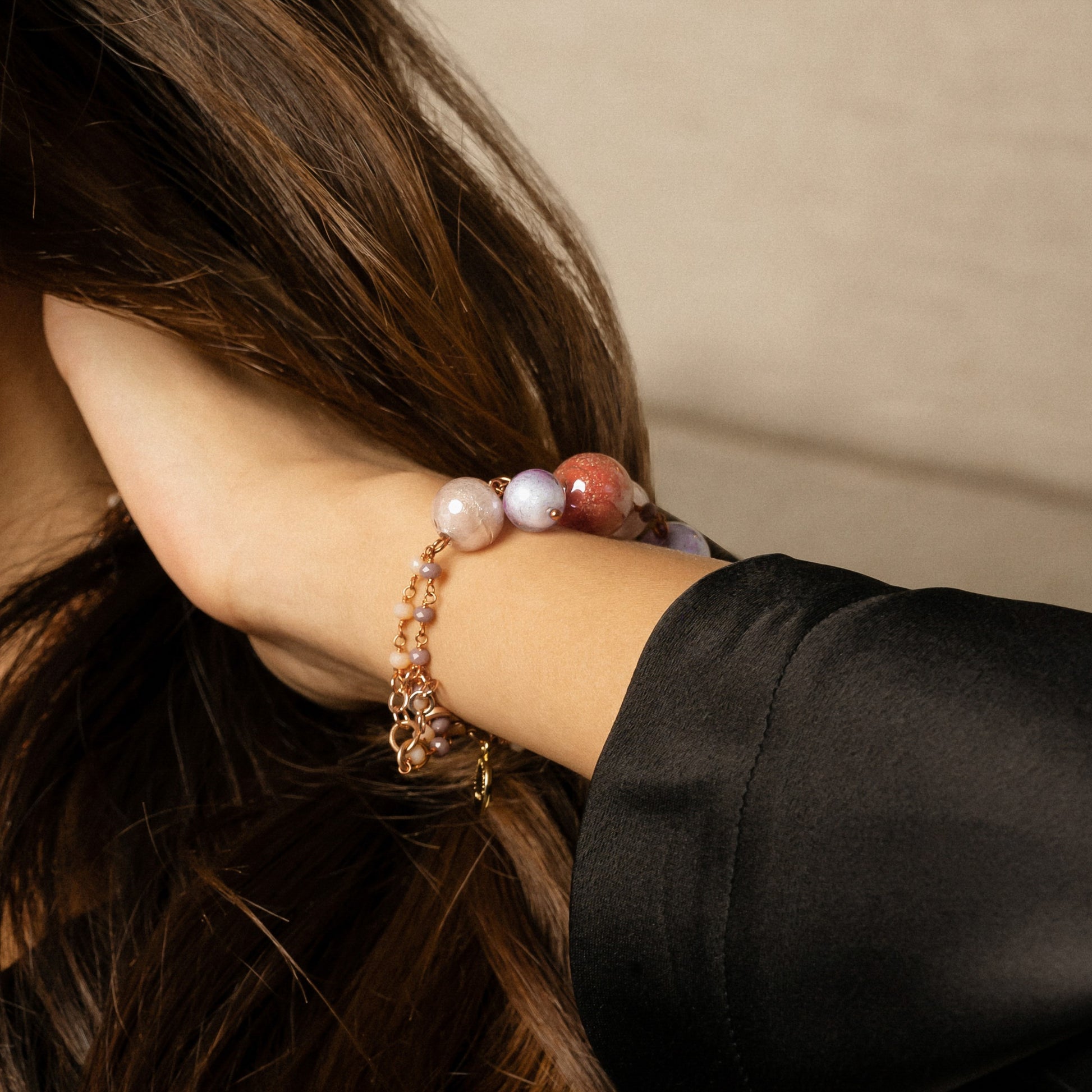 Model wearing MURRINAMURANO Venezia Bracelet from the Bubble Collection, handcrafted in authentic Murano glass, 18KT Gold Finish or Rhodium finish, over Brass. Made in Italy – murrinamurano.us